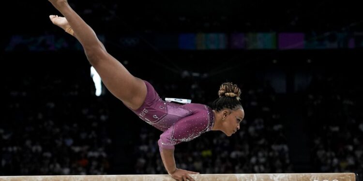 Rebeca Andrade E Simone Biles Ficam Fora Do P Dio Na Trave Em Paris