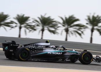 Antonelli lidera primeira sessão de testes da pré-temporada da F1; Hamilton é o quinto