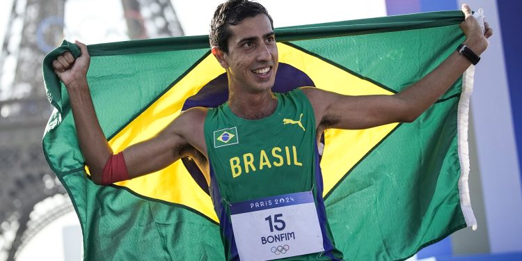 Caio Bonfim abre temporada com bronze no Japão e recorde brasileiro nos 20km da marcha atlética