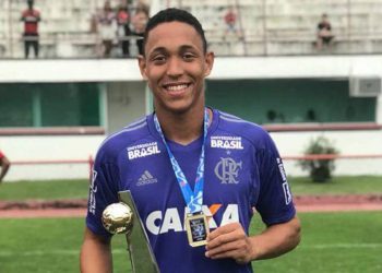 Flamengo fecha acordo com família de goleiro morto em incêndio no Ninho do Urubu