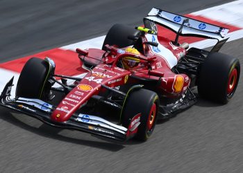 Hamilton domina terceira sessão de testes da Fórmula 1 no Circuito Internacional de Sakhir