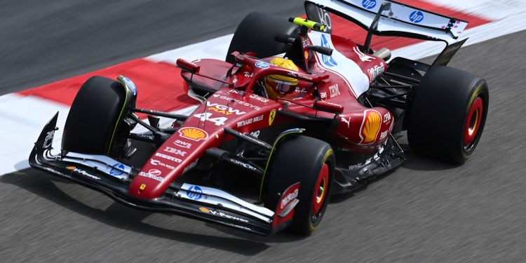 Hamilton domina terceira sessão de testes da Fórmula 1 no Circuito Internacional de Sakhir