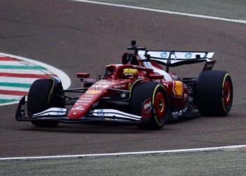 Hamilton e Leclerc estreiam o SF-25 em Fiorano