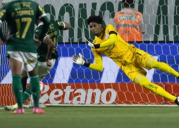 Heróis, vilões, heróis e vilões no dérbi