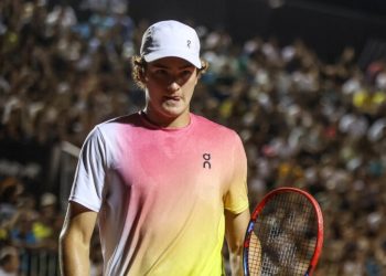 João Fonseca admite nervosismo e se diz triste com derrota no Rio Open