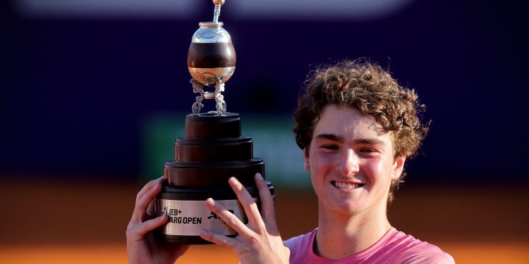 João Fonseca diz que muita coisa mudou após título na Argentina