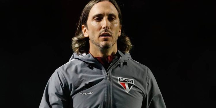 Para Zubeldía, desequilíbrio entre ataque e defesa é a explicação para má fase do São Paulo