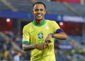 Pedrinho festeja gol e vitória na primeira rodada do hexagonal do Sul-Americano Sub-20