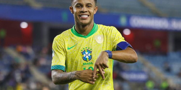 Pedrinho festeja gol e vitória na primeira rodada do hexagonal do Sul-Americano Sub-20