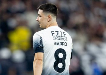 “Não foi uma situação que me agradou”, diz Garro sobre ceder a camisa 10 a Depay