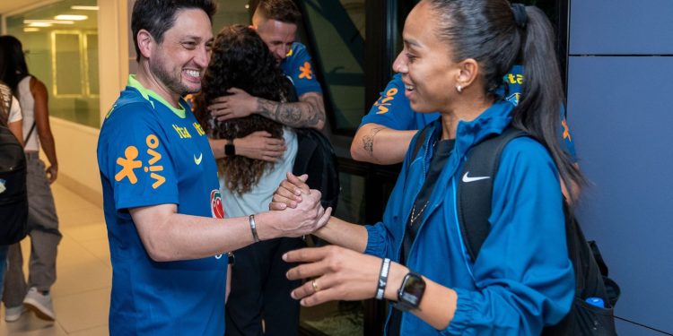Seleção Brasileira feminina se apresenta para treinamento durante a Data Fifa