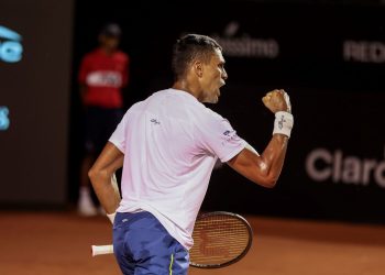Monteiro vence argentino de virada e avança no Rio Open; Wild leva pneu e é eliminado