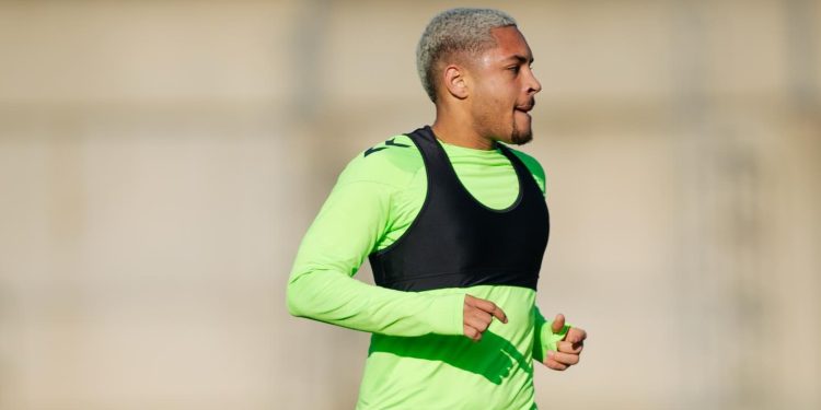 Palmeiras acerta a contratação de Vitor Roque junto ao Barcelona