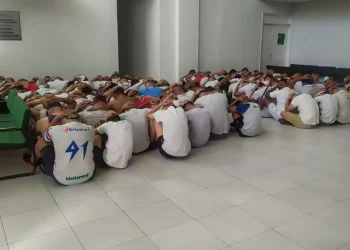 Briga entre torcidas de Fortaleza e Ceará marca chegada para clássico