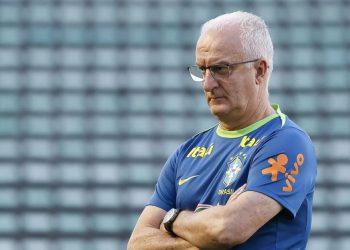 Dorival Júnior analisa observações no exterior e projeta convocação para as Eliminatórias