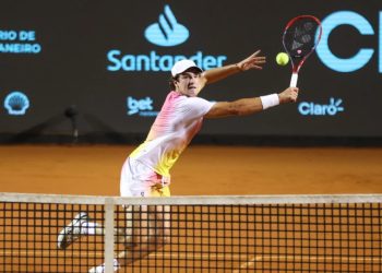 João Fonseca perde para francês e é eliminado na estreia do Rio Open