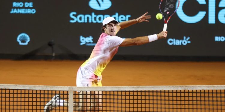 João Fonseca perde para francês e é eliminado na estreia do Rio Open