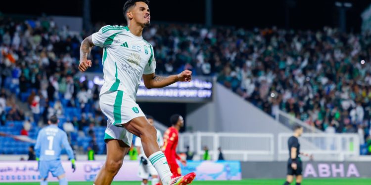 Al Ahli aproveita falhas do Damac e volta a vencer na Liga Saudita