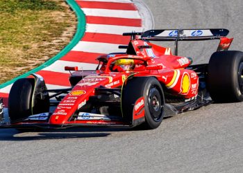Hamilton, Leclerc e Piastri finalizam testes da Pirelli em Barcelona
