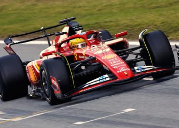 Hamilton supera Leclerc em teste de pneus da Pirelli; Norris lidera