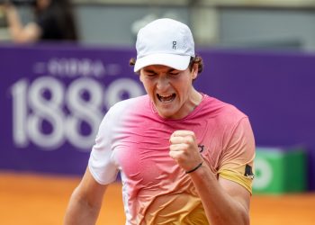 João Fonseca vence Coria de virada e avança às quartas em Buenos Aires
