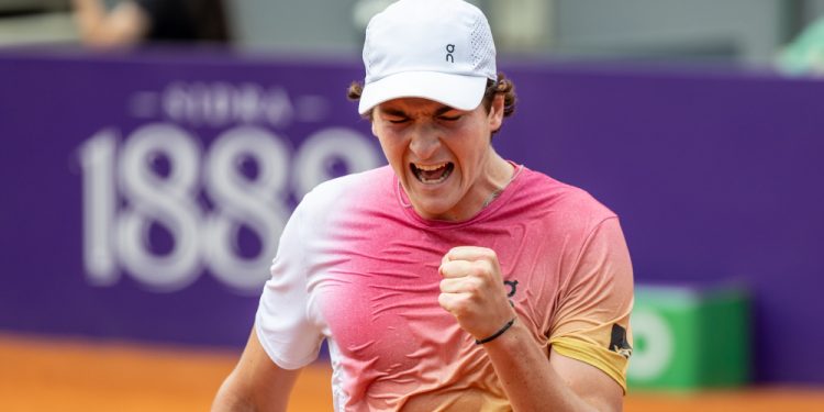 João Fonseca vence Coria de virada e avança às quartas em Buenos Aires