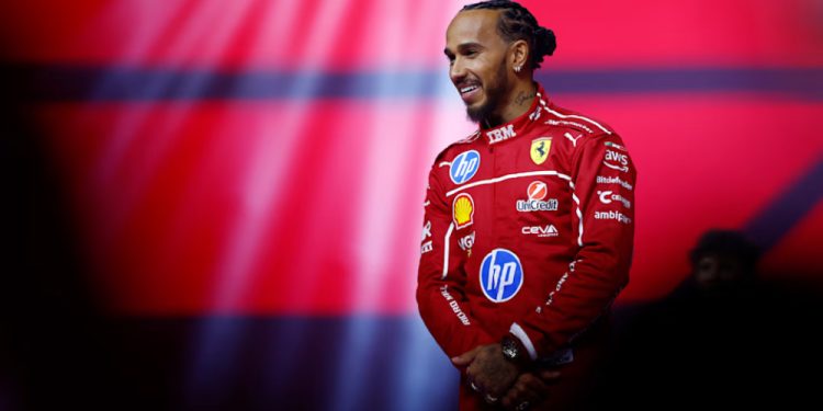 Hamilton se empolga com início na Ferrari e volta a sonhar com título: “Estou exatamente onde deveria estar”