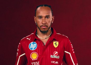 Ex-chefão da F1 diz que Hamilton não vai durar muito tempo na Ferrari: “Perdeu a motivação”