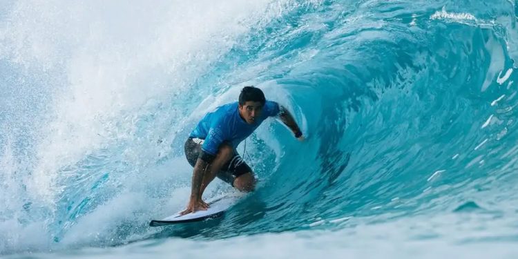 Brasil emplaca seis surfistas nas oitavas de final em Abu Dhabi