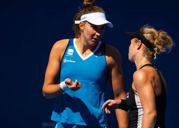 Bia Haddad cai também na chave de duplas em Indian Wells