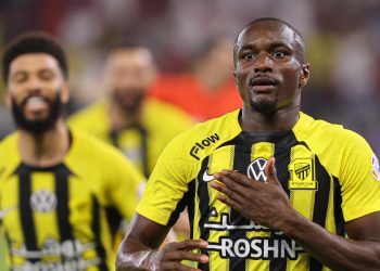 Al Ittihad arranca vitória nos acréscimos e mantém vantagem na liderança