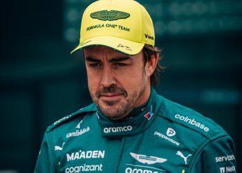 Alonso destaca evolução da Aston Martin após testes de pré-temporada: “O carro é mais rápido”