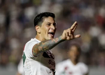 Com direito a gol 100 de Cano, Fluminense bate o Caxias e se classifica na Copa do Brasil