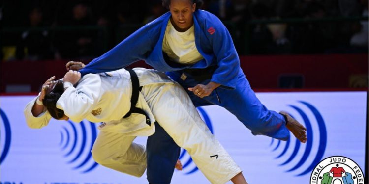 Karol Gimenes para em vice-campeã olímpica e fica em quinto no Grand Slam de Tashkent