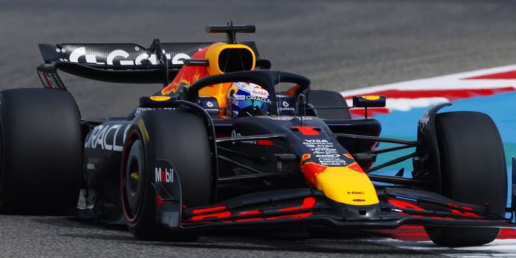 “McLaren e Ferrari são mais velozes”, admite diretor da Red Bull antes do início da temporada