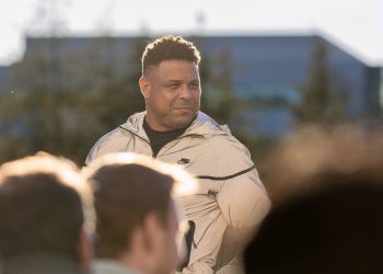 Ronaldo desiste de concorrer à presidência da CBF