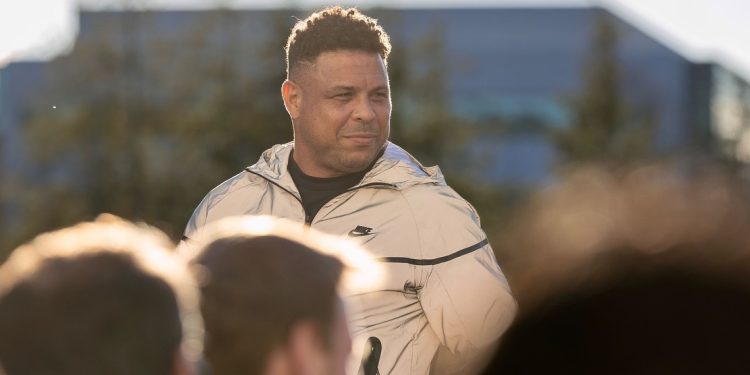 Ronaldo desiste de concorrer à presidência da CBF