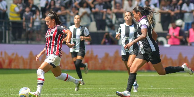 São Paulo e Corinthians decidem Supercopa Feminina neste sábado, no Morumbi