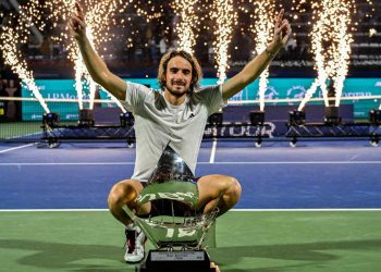 Tsitsipas bate Aliassime e é campeão do ATP 500 de Dubai quase um ano após último título
