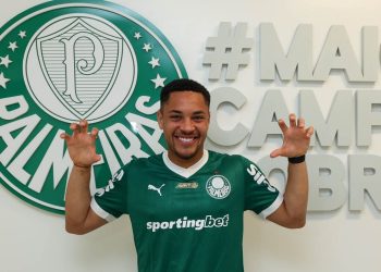 Vitor Roque é apresentado oficialmente pelo Palmeiras