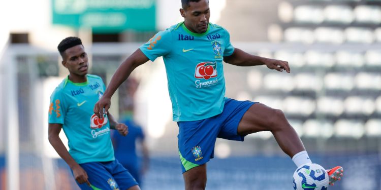 Alex Sandro celebra retorno à Seleção após dois anos: “É sempre um momento mágico”