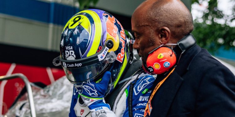 Anthony Hamilton revela o que disse a Hadjar após abandono precoce em Melbourne