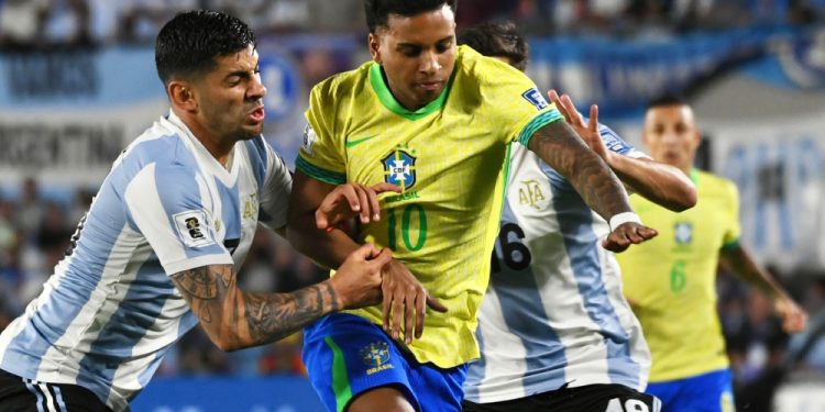Perdido em campo, Brasil dá vexame e é goleado pela Argentina nas Eliminatórias da Copa