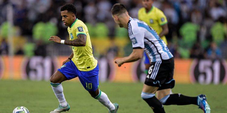 Com novidades no time titular, Brasil visita a Argentina pelas Eliminatórias