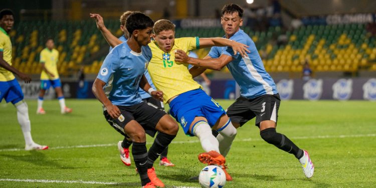 Brasil empata com Uruguai em estreia no Sul-Americano Sub-17