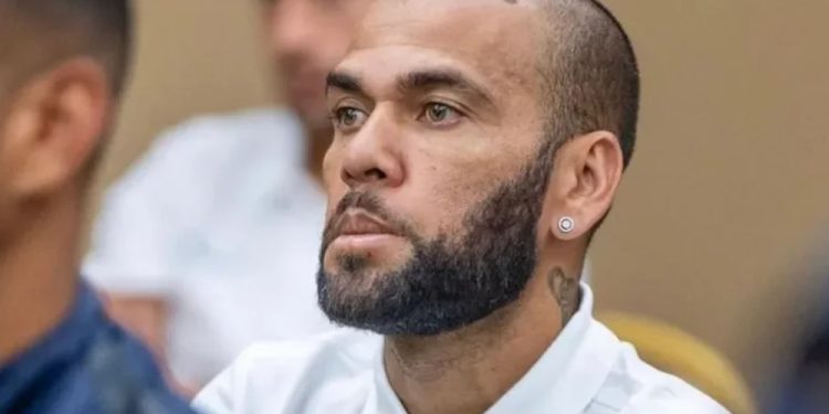 Daniel Alves é absolvido da acusação de agressão sexual na Espanha
