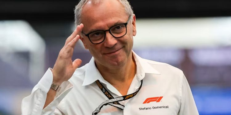 Stefano Domenicali renova contrato e segue como CEO da Fórmula 1 até 2029