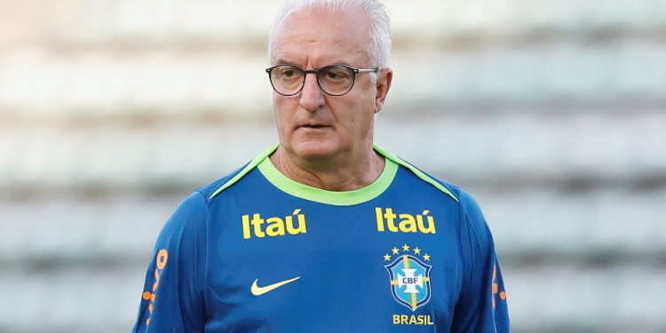 Ingressos mais baratos, time ofensivo… Seleção tenta entrar no rumo