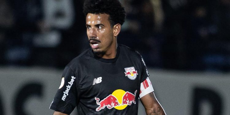 Palmeiras e Bragantino acertam troca envolvendo Lucas Evangelista e Fabinho