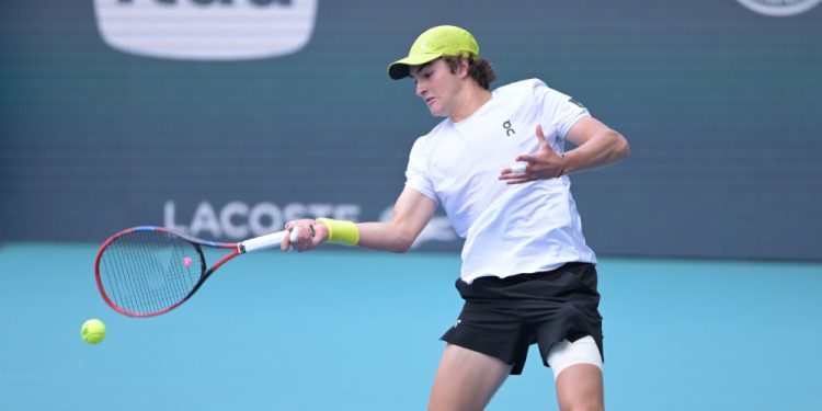 João Fonseca vê saldo positivo após eliminação em Miami: “É jogando contra os melhores que você sabe o seu nível”